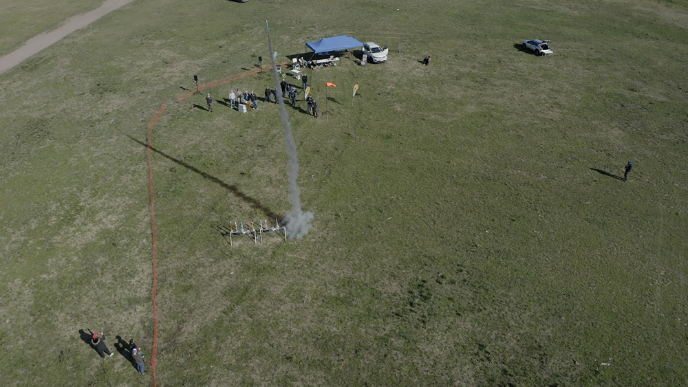 Lanzamiento de un modelo tomado desde un drone